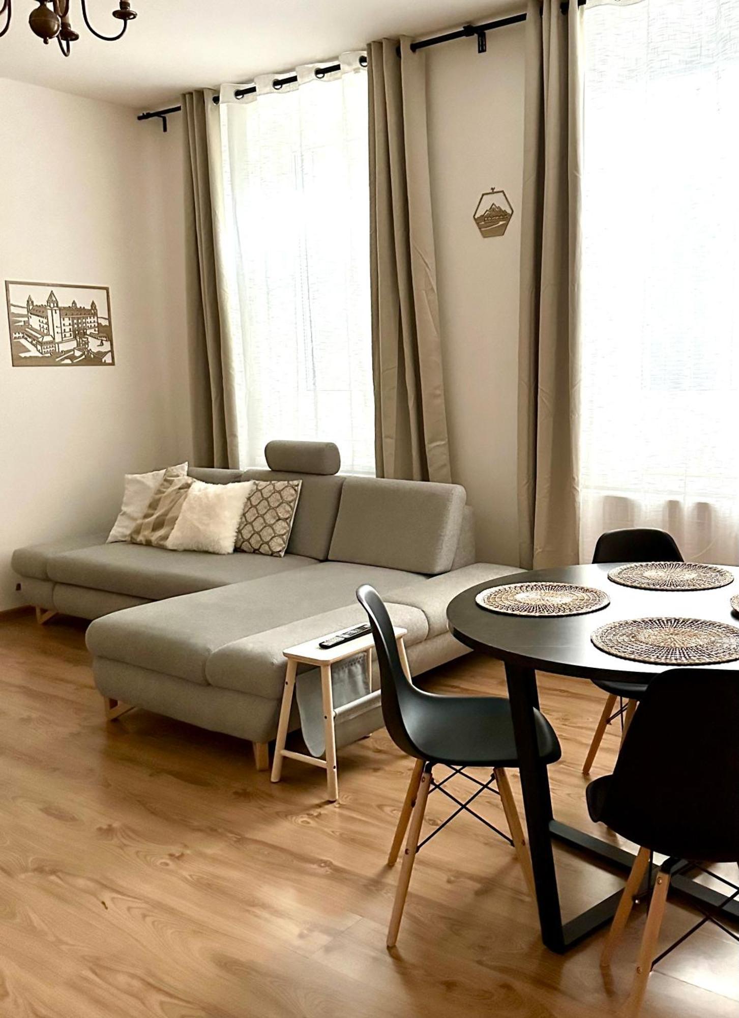 Hidden Apartment In The Old Town Under The Castle Bratislava Esterno foto