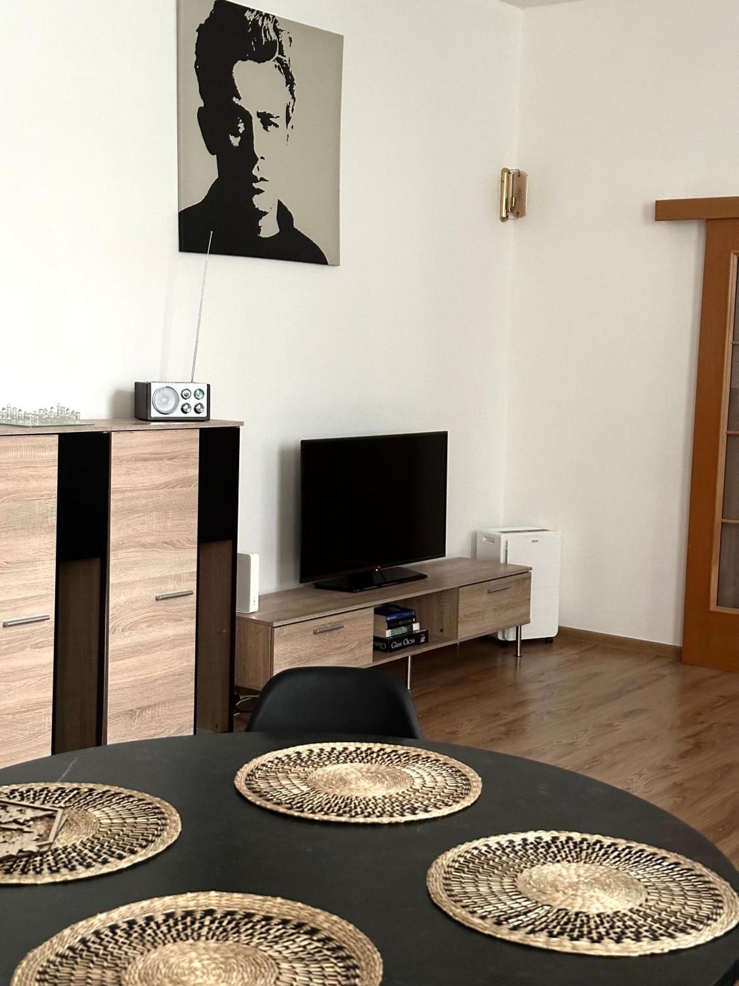 Hidden Apartment In The Old Town Under The Castle Bratislava Esterno foto