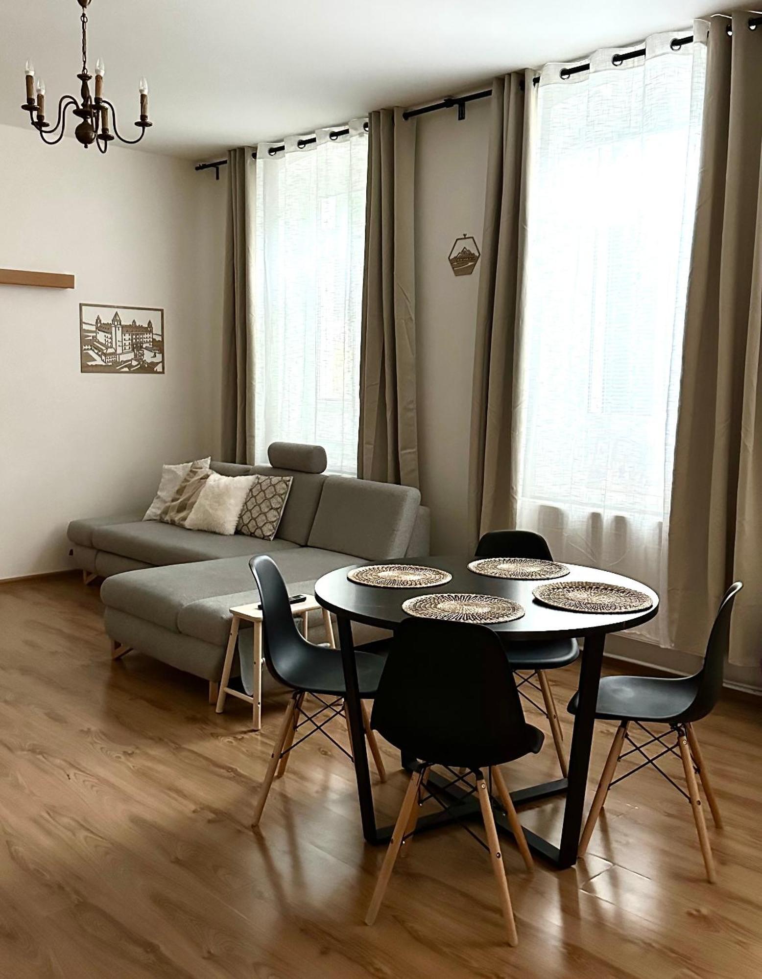 Hidden Apartment In The Old Town Under The Castle Bratislava Esterno foto